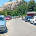 VAŠA PISMA: Parkirana vozila ne ostavljaju mogućnost za normalno odvijanje saobraćaja!