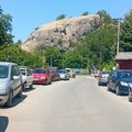 VAŠA PISMA - Parkirana vozila ne ostavljaju mogućnost za normalno odvijanje saobraćaja!