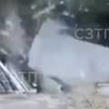 Srušio se krov na železničkoj stanici Trenutak nesreće u Sankt Peterburgu snimljen kamerom