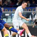 Inter se spasao u sudijskoj nadoknadi - Verona tone sve dublje