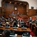 Poslanici skupštine Srbije nastavljaju raspravu o izmenama seta izbornih zakona