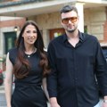 "Za administraciju pitajte gospodina" Nadežda Biljić peva na svadbi Dee Đurđević, stigla sa suprugom pa progovorila o honoraru…