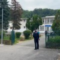 Upucani nastavnik iz Lukavca skinut sa respiratora: Svestan, ali i dalje u teškom stanju