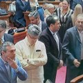 Deo opozicije traži da ministar Martinović izađe iz Skupštine jer je uvredio poslanika koji nema decu (video)
