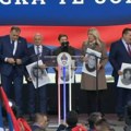Srbija je uz srpsku kada je najteže Trobojka od 500 metara na mitingu, učesnici podigli fotografije žrtava iz Podrinja…