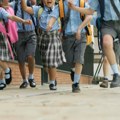 Šminkanje napukle srpske prosvete: Školske uniforme ponovo na dnevnom redu