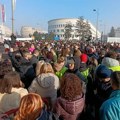 FOTO i VIDEO: Na studentskoj "sednici" Skupštine izglasano nepoverenje Đuriću i Vučinić, ispred zgrade bile policijske…