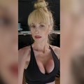 (Video): Naša popularna glumica (47) u teretani pokazuje ogromne silikone: Snimala se na traci sa ful šminkom, svi se…
