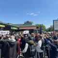 VIDEO: Novosađani i danas bukom protestovali kod štanda SNS na Limanu
