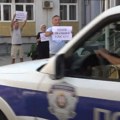 Užički opozicioni odbornici ispred Policijske uprave u Užicu: „Vi ste sramota“ (VIDEO)