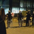 Studenti i građani pušteni iz Rektorata, policija privela više studenata i jednog lekara