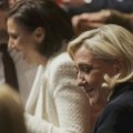 „Vlada na ivici kolapsa a jedina pobednica je Le Pen“: Pol Tejlor analizira političku krizu u Francuskoj