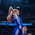 Murinenova majka: Mika se divi admosferi u Srbiji