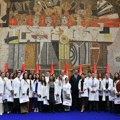 Vučić na dodeli ugovora o radu najboljim diplomcima medicinskih fakulteta i škola