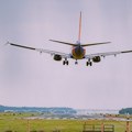 Avion usmrtio pešaka na pisti aerodroma u Denveru: Izbio požar na motoru, putnici evakuisani
