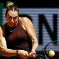 Favoriti u Parizu: Sabalenka protutnjala u drugo kolo, uspešan start za Jović i Vekić