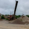 (Foto) Suzbijen ekološki kriminal u Šapcu: Tri osobe uhapšene zbog nelegalnog vađenja šljunka i peska