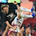 O 'rođenom pobedniku', grčevima i probušenom kostobranu: Rani mostarski radovi Luke Modrića