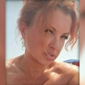 "Hvala mužu što me je prevario" Folkerka (51) nakon prevare grmi kako izgleda, podelila selfi sa plaže, kupaći jedva obuzdao…