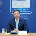 Stižu naprednjački darovi: Jeftiniji lekovi, dodaci penzionerima, 6.000 dinara svim građanima…