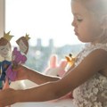 Roditelji, oprez! Deca ih obožavaju, a hitno se povlače iz prodaje: Opasne hemikalije u popularnim lutkama