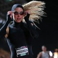 Obukla crno odelo i pokrenula revoluciju, svetska rekorderka pokazala inovaciju koja će promeniti atletiku