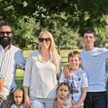 (Foto) Dunja, Jaš i njihovo šestoro dece Srpkinja i Indijac žive svoju bajku u Novom Sadu: Ljubavna priča koja je osvojila…