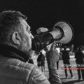 AVALA NE ODUSTAJE: Zrenjaninci uz muziku i transparente „STUDENTI POBEĐUJU“ poslali poruku sa kružnog toka AVALA NE ODUSTAJE…