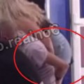 Skandalozno! Lepi Mića zavlači ruku učesnici koja može ćerka da mu bude u intimni deo! (video)