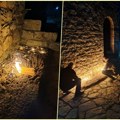 Narod u Velikoj Hoči pali sveće za Srbe ubijene na KiM: Okupljaju se i mole za duše nevino stradalih Srba (video, foto)
