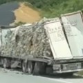 Jeziv sudar dva kamiona kod Pirota Delovi svuda po putu (foto/VIDEO)
