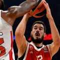 Poklon za kalinića: Košarkaš Crvene zvezde dobio plaketu ''Fondacije Delije'' (foto)