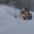 Srpska planina zavejana, sneg pada 20 sati; Teška borba putara, ovuda ne idite FOTO/VIDEO