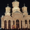 Praznična radost u manastiru Gračanica: Mitropolit Teodosije služio ponoćnu liturgiju