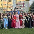 Defile mladosti i lepote: Maturanti prošetali ulicama Ugljevika (foto)