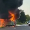 Gori autobus za Pančevo: Dim kulja na sve strane, požar izbio u crepaji (video)