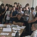 Učenici ušli u kancelariju direktora Jovine gimnazije: „Profesore ne damo“
