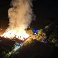 Požar na poljoprivrednom imanju na Malom Radanovcu, gorele hiljade bala sena