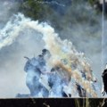 Protest ekoloških aktivista u jugoistočnoj Francuskoj: Letele kamenice, policija odgovorila dimnim bombama