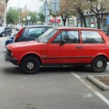 "Rezervisanje" parkinga na srpski način: Čuvanje mesta stolicom ili kofom je kažnjivo