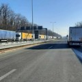 Без задржавања на наплатним станицама: Стање на путевима: Камиони на Хоргошу, Батровцима и Сремској Рачи чекају по седам…