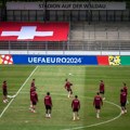 Švajcarska se žalila kod Uefa - ne valja im trava! Murat Jakin negodovao zbog podloge na kojoj treniraju