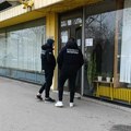 FOTO: Policija i obezbeđenja ispred i u državnim preduzećima, oko nekih nepoznata lica