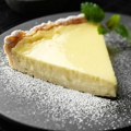 Sočni tart od limuna koji osvežava u letnjim danima: Jednostavno se pravi, a još lakše smaže