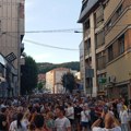 Nastavljeni protesti u Užicu: Građani naizmenično blokiraju više ulica (FOTO)
