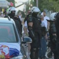 Autoprevoznik Jaćimović ispred prostorija SNS-a pokušao da naudi sebi, policija intervenisala