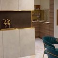 Zlate slavine i wc šolja, a tek da vidite dnevnu sobu: Pevačica (32) stan skockala po meri, a skupoceni pod svi komentarišu…