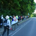 Studenti iz Čačka pešače na protest u Novom Sadu, grupa Beograđana kreće u štafetno trčanje sa Kalemegdana