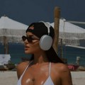 Teodora Džehverović u Dubaiju jedva obuzdala silikonske grudi, nauljila telo, pa zavodljivo pozira: Obline sevaju, svi se…