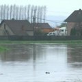 Iz poplave spašeno petoro dece! Drama kod Vranja: Vatrogasci-spasioci izvukli ukupno devetoro ljudi
